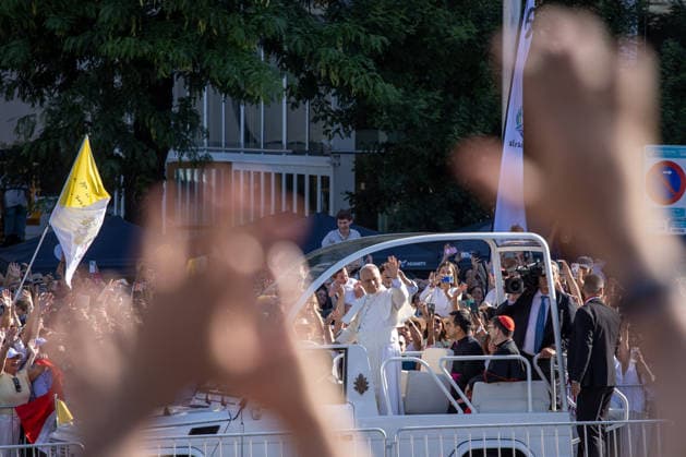 Second Day of Pope Leo XIV s visit to Madrid, Spain - 7 Jun 2026 Pope Leo XIV travels through the center of Madrid in the Popemobile during the second day of his visit to Madrid. Spain Copyright: xDavidxCanalesx xSOPAxImagesx DCPapaColon260607(2)