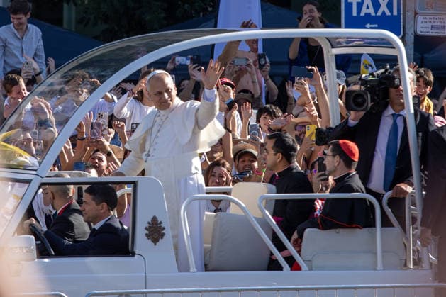 Second Day of Pope Leo XIV s visit to Madrid, Spain - 7 Jun 2026 Pope Leo XIV travels through the center of Madrid in the Popemobile during the second day of his visit to Madrid. Spain Copyright: xDavidxCanalesx xSOPAxImagesx DCPapaColon260607-6