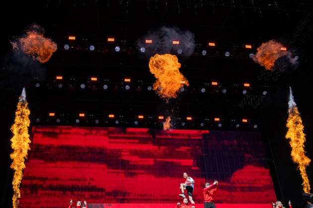 Rock am Ring 2026, Tag 3, 7.6.2026 Auftritt des deutschen Rappers Finch -- Mit dem Traditionsfestival Rock am Ring am Nürburgring in der Eifel startet in Deutschland die Festival-Saison. Rock am Ring findet in diesem Jahr vom 5. bis 7. Juni statt. Rund 80 Bands und Künstler stehen auf einer der drei großen Bühnen. Nürburg Nürburgring Rheinland-Pfalz Deutschland *** Rock am Ring 2026, Day 3, 7 6 2026 Performance by German rapper Finch The traditional Rock am Ring festival at the Nürburgring in the Eifel region kicks off the festival season in Germany Rock am Ring will take place this year from 5 to 7 June Around 80 bands and artists will perform on one of the three large stages Nürburg Nürburgring Rhineland-Palatinate Germany Copyright: xSebastianxDerixx