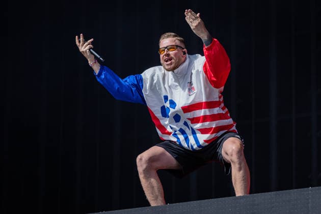 Rock am Ring 2026, Tag 3, 7.6.2026 Auftritt des deutschen Rappers Finch -- Mit dem Traditionsfestival Rock am Ring am Nürburgring in der Eifel startet in Deutschland die Festival-Saison. Rock am Ring findet in diesem Jahr vom 5. bis 7. Juni statt. Rund 80 Bands und Künstler stehen auf einer der drei großen Bühnen. Nürburg Nürburgring Rheinland-Pfalz Deutschland *** Rock am Ring 2026, Day 3, 7 6 2026 Performance by German rapper Finch The traditional Rock am Ring festival at the Nürburgring in the Eifel region kicks off the festival season in Germany Rock am Ring will take place this year from 5 to 7 June Around 80 bands and artists will perform on one of the three large stages Nürburg Nürburgring Rhineland-Palatinate Germany Copyright: xSebastianxDerixx
