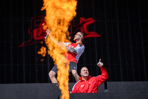 Rock am Ring 2026, Tag 3, 7.6.2026 Auftritt des deutschen Rappers Finch -- Mit dem Traditionsfestival Rock am Ring am Nürburgring in der Eifel startet in Deutschland die Festival-Saison. Rock am Ring findet in diesem Jahr vom 5. bis 7. Juni statt. Rund 80 Bands und Künstler stehen auf einer der drei großen Bühnen. Nürburg Nürburgring Rheinland-Pfalz Deutschland *** Rock am Ring 2026, Day 3, 7 6 2026 Performance by German rapper Finch The traditional Rock am Ring festival at the Nürburgring in the Eifel region kicks off the festival season in Germany Rock am Ring will take place this year from 5 to 7 June Around 80 bands and artists will perform on one of the three large stages Nürburg Nürburgring Rhineland-Palatinate Germany Copyright: xSebastianxDerixx