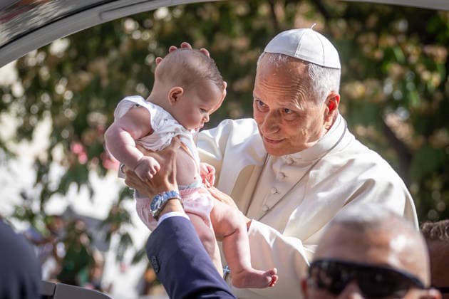 June 7, 2026, Madrid, Spain: Pope Leo XIV greets and blesses children on his way to Movistar Arena in Madrid Madrid Spain  - ZUMAl194 20260607_zip_l194_001 Copyright: xMarekxLadzinskix