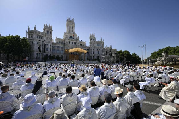 Pope Leo XIV official visit to Spain - Corpus Christi Mass Pope Leo XIV presides over the Mass celebrating the Solemnity of the Most Holy Body and Blood of Christ in Plaza de Cibeles in Madrid, Spain on June 7, 2026 on the second day of his pastoral visit to Spain. Photo by (EV) Elisabetta Trevisan Vatican Media ABACAPRESS.COM Madrid Spain  Copyright: xABACAx