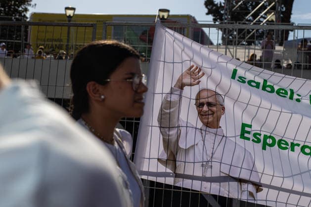 June 7, 2026, Spain: A banner with the image of Pope Leo XIV is seen on a flag during the second day of his visit to Madrid. Spain  - ZUMAs197 20260607_aaa_s197_062 Copyright: xDavidxCanalesx