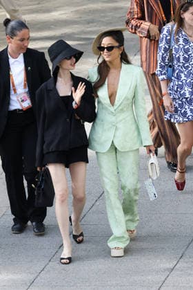 2026 French Open - Lily Collins In The Stands Day 15 NB Charlie McDowell, Lily Collins and Ashley Park during the 2026 French Open at Roland Garros on June 07, 2026 in Paris, France. Photo by Nasser Berzane ABACAPRESS.COM  Copyright: xBerzanexNasser ABACAx