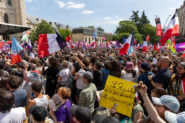 The public and flags at the first presidential campaign rally for Jean Luc Mélenchon LFI on Place Victor Hugo in Saint Denis Pierrefitte, France, on June 7, 2026 France votes in a presidential election scheduled for April 2027 Emmanuel Forgeron Agence1827 Bestimage Rally to launch the campaign of French leftist party La France Insoumise LFI presidential candidate Jean Luc Melenchon on Place Victor Hugo in Saint Denis, a northern Paris suburb, France, on June 7, 2026 France votes in a presidential election scheduled for April 2027 Saint Denis France  Copyright: xEmmanuelxForgeronx xBestimagexEmmanuelxForgeronx xBestimagex