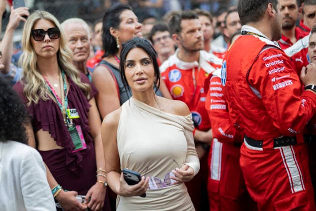 Kim Kardashian Formula 1 Grand Prix de Monaco 2026 Kim Kardashian attends at podium during the Formula 1 Grand Prix de Monaco 2026, 6th round of the 2026 Formula One World Championship on the Circuit de Monaco, in Monte-Carlo, Monaco Photo by Eliot Blondet ABACAPRESS.COM Monaco France France  Copyright: xBlondetxEliot ABACAx