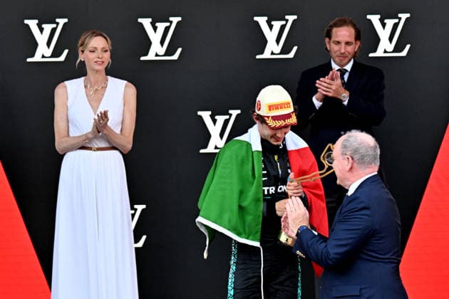 Prince Albert II of Monaco, Princess Charlene of Monaco, Andrea Casiraghi with Kimi Antonelli on the podium for the trophy presentation of the Formula 1 Louis Vuitton Monaco Grand Prix 2026 in Monte Carlo, Monaco, June 7, 2026 Bruno Bebert Bestimage Podium after the F1 Monaco Grand Prix on June 7, 2026 at the Circuit de Monaco in Monte Carlo, Monaco Monte Carlo France  Copyright: xBrunoxBebertx xBestimagexBrunoxBebertx xBestimagex