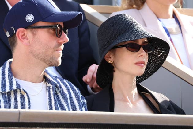 Lily Collins, Charlie McDowell and Ashley Park attend Men s Singles final match of the 2026 French Open at Roland Garros in Paris Lily Collins, Charlie McDowell and Ashley Park attend Men s Singles final match of the 2026 French Open at Roland Garros in Paris, France on June 7, 2026  Copyright: xFabricexChasseryx