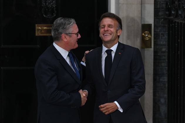 Leaders meet at Downing Street for Ukraine Summit LONDON, UNITED KINGDOM - JUNE 07: French President Emmanuel Macron (R) arrives at 10 Downing Street to meet with British Prime Minister Keir Starmer (L) and German Chancellor Friedrich Merz for talks focused on continued support and solidarity for Ukraine in London, United Kingdom on June 07, 2026. Rasid Necati Aslim Anadolu London United Kingdom. Editorial use only. Please get in touch for any other usage.  Copyright: x2026xAnadoluxRasidxNecatixAslimx