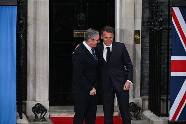 Leaders meet at Downing Street for Ukraine Summit LONDON, UNITED KINGDOM - JUNE 07: French President Emmanuel Macron (R) arrives at 10 Downing Street to meet with British Prime Minister Keir Starmer (L) and German Chancellor Friedrich Merz for talks focused on continued support and solidarity for Ukraine in London, United Kingdom on June 07, 2026. Rasid Necati Aslim Anadolu London United Kingdom. Editorial use only. Please get in touch for any other usage.  Copyright: x2026xAnadoluxRasidxNecatixAslimx