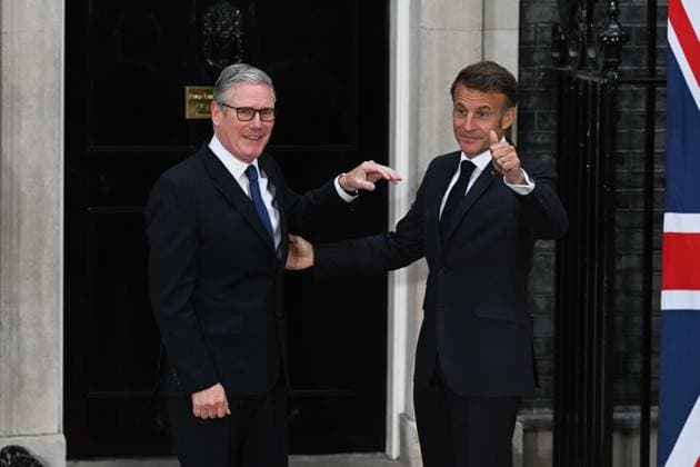 Leaders meet at Downing Street for Ukraine Summit LONDON, UNITED KINGDOM - JUNE 07: French President Emmanuel Macron (R) arrives at 10 Downing Street to meet with British Prime Minister Keir Starmer (L) and German Chancellor Friedrich Merz for talks focused on continued support and solidarity for Ukraine in London, United Kingdom on June 07, 2026. Rasid Necati Aslim Anadolu London United Kingdom. Editorial use only. Please get in touch for any other usage.  Copyright: x2026xAnadoluxRasidxNecatixAslimx