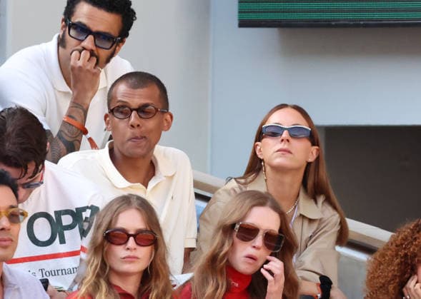 Roland Garros 2026 - Celebs Finale Cobolli vs Zverev Stromae et Coralie Barbier - CÃ lÃ britÃ s dans les tribunes de Roland Garros pendant la finale homme de l Open de France de Tennis Ã Paris, le 7 juin 2026. Celebrities in the stands at Roland Garros stadium during the men s final of the French Open in Paris on June 7, 2026.  Copyright: xFabricexChasseryx