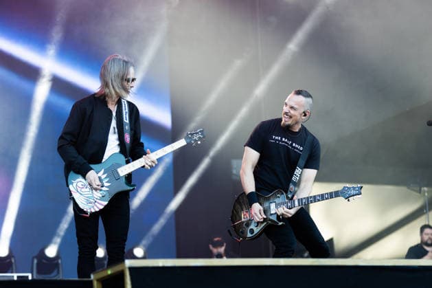 Myles Kennedy (Gesang, Gitarre) und Mark Tremonti (Gitarre, Gesang) während des Auftritts der US-amerikanischen Rockband Alter Bridge im Rahmen des Festivals Rock am Ring 2026 am Nürburgring. Nürburg Rock am Ring Rheinland-Pfalz Germany *** Myles Kennedy vocals, guitar and Mark Tremonti guitar, vocals during the performance of the US rock band Alter Bridge as part of the Rock am Ring 2026 festival at the Nürburgring Nürburg Rock am Ring Rheinland Pfalz Germany