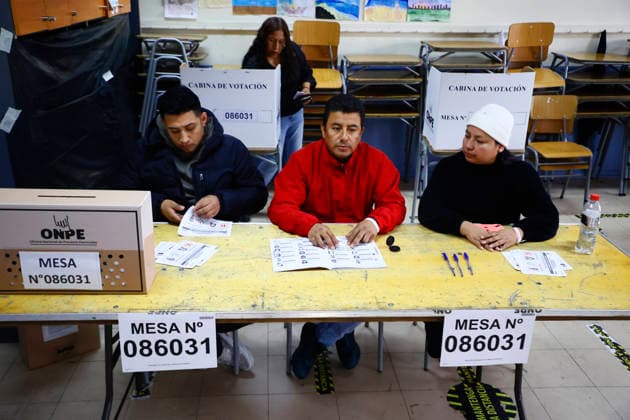 Santiago June 7, 2026 Peruvian citizens in Chile vote during the second round of the presidential election in the commune of Providencia Dragomir Yankovic Aton Chile, Santiago Chile Aton 1162956  Copyright: DRAGOMIRxYANKOVIC ATONxCHILE