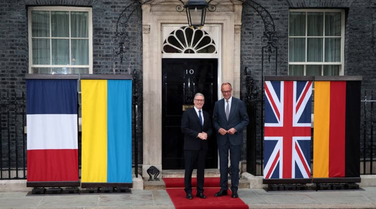 British Prime Minister Keir Starmer greets German Chancellor Friedrich Merz at No.10 Downing Street in London on Sunday June 07, 2025. Starmer, Merz,Macron and Zelensky are meeting together to discuss peace in Ukraine.  LON2026060724 HUGOxPHILPOTT