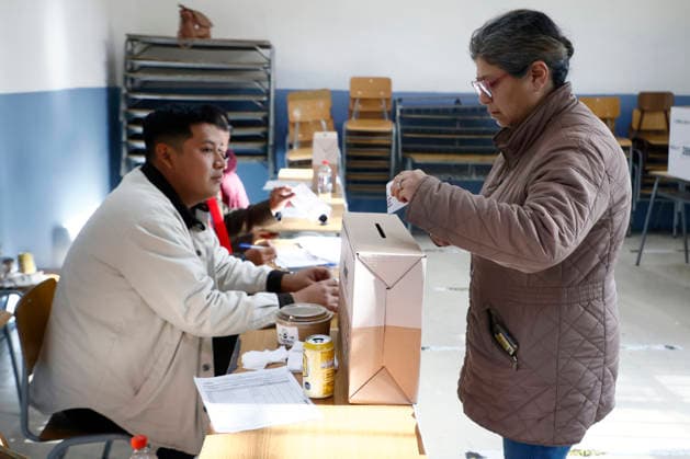 Santiago June 7, 2026 Peruvian citizens in Chile vote during the second round of the presidential election in the commune of Providencia Dragomir Yankovic Aton Chile, Santiago Chile Aton 1162973  Copyright: DRAGOMIRxYANKOVIC ATONxCHILE