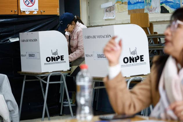 Santiago June 7, 2026 Peruvian citizens in Chile vote during the second round of the presidential election in the commune of Providencia Dragomir Yankovic Aton Chile, Santiago Chile Aton 1162976  Copyright: DRAGOMIRxYANKOVIC ATONxCHILE