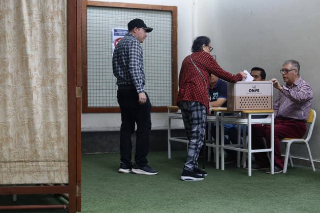 Second round of the Presidential Elections in Lima, Peru LIMA, PERU - JUNE 07: People cast their ballot during the second round of the presidential elections in Lima, Peru on June 07, 2026. Klebher Vasquez Anadolu Lima Peru. Editorial use only. Please get in touch for any other usage.  Copyright: x2026xAnadoluxKlebherxVasquezx