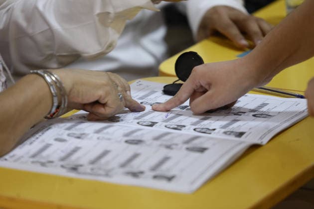 Second round of the Presidential Elections in Lima, Peru LIMA, PERU - JUNE 07: People cast their ballot during the second round of the presidential elections in Lima, Peru on June 07, 2026. Klebher Vasquez Anadolu Lima Peru. Editorial use only. Please get in touch for any other usage.  Copyright: x2026xAnadoluxKlebherxVasquezx