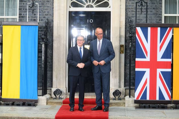 Quad-lateral Meeting On Ukraine at Downing Street, London, UK - 07 June 2026 British Prime Minister Sir Keir Starmer poses for a photo with German Chancellor Frederich Merz as he arrives for a quadliateral meeting in Downing Street, London, England, UK on Sunday 7 June, 2026., Credit:Justin Ng Avalon UK, England, London, Downing Street  Copyright: xJustinxNgx xAvalonx 1108681282