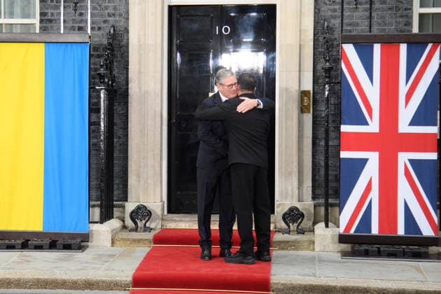 Quad-lateral Meeting On Ukraine at Downing Street, London, UK - 07 June 2026 British Prime Minister Sir Keir Starmer poses for a photo with Ukrainian President Volodymyr Zelenskyy as he arrives for a quadliateral meeting in Downing Street, London, England, UK on Sunday 7 June, 2026., Credit:Justin Ng Avalon UK, England, London, Downing Street  Copyright: xJustinxNgx xAvalonx 1108681332