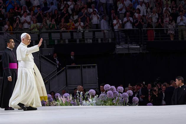 Pope Leo XIV presides over the meeting Weaving networks with the world of culture, education, business and sport in Madrid Pope Leo XIV during the meeting Weaving networks with the world of culture, education, business and sport , at the Movistar Arena, on June 6, 2026, in Madrid Spain The meeting entitled Weaving networks with the world of culture, education, business and sport brings together representatives from different fields to reflect on their contribution to society The event includes interventions and a space for dialogue around collaboration between civil institutions and the Church, The event includes speeches and a space for dialogue on collaboration between civil institutions and the Church 07 JUNE 2026 POPE LEON XIV WEVING N  Copyright: xJesusxHellin EuropaxPress Poolx 7579444