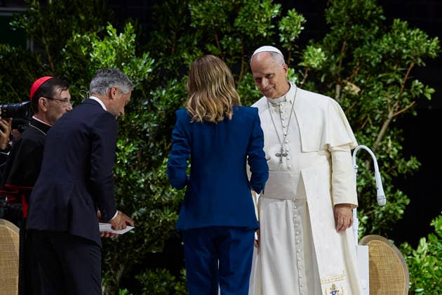 Pope Leo XIV presides over the meeting Weaving networks with the world of culture, education, business and sport in Madrid Presenters Carlos Franganillo and Lara Siscar greet Pope Leo XIV during the meeting Weaving networks with the world of culture, education, business and sport , at the Movistar Arena, on June 6, 2026, in Madrid Spain The meeting entitled Weaving networks with the world of culture, education, business and sport brings together representatives from different fields to reflect on their contribution to society The event includes interventions and a space for dialogue around collaboration between civil institutions and the Church, The event includes speeches and a space for dialogue on collaboration between civil institution  Copyright: xJesusxHellin EuropaxPress Poolx 7579482