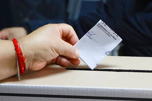 Santiago June 7, 2026 Peruvian citizens in Chile vote during the second round of the presidential election in the commune of Providencia Dragomir Yankovic Aton Chile, Santiago Chile Aton 1163017  Copyright: DRAGOMIRxYANKOVIC ATONxCHILE