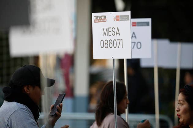 Santiago June 7, 2026 Peruvian citizens in Chile vote during the second round of the presidential election in the commune of Providencia Dragomir Yankovic Aton Chile, Santiago Chile Aton 1163018  Copyright: DRAGOMIRxYANKOVIC ATONxCHILE