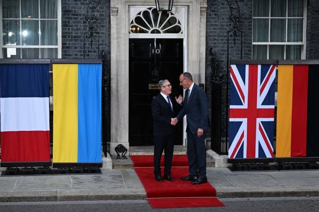 Leaders meet at Downing Street for Ukraine Summit LONDON, UNITED KINGDOM - JUNE 07: British Prime Minister Keir Starmer (L) shakes hands with German Chancellor Friedrich Merz (R) as he welcomes him at the entrance of 10 Downing Street before talks focused on continued support and solidarity for Ukraine in London, United Kingdom on June 07, 2026. Rasid Necati Aslim Anadolu London United Kingdom. Editorial use only. Please get in touch for any other usage.  Copyright: x2026xAnadoluxRasidxNecatixAslimx