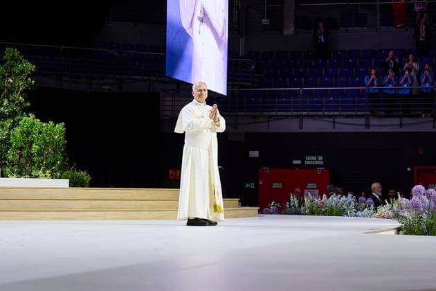 Pope Leo XIV presides over the meeting Weaving networks with the world of culture, education, business and sport in Madrid Pope Leo XIV during the meeting Weaving networks with the world of culture, education, business and sport , at the Movistar Arena, on June 6, 2026, in Madrid Spain The meeting entitled Weaving networks with the world of culture, education, business and sport brings together representatives from different fields to reflect on their contribution to society The event includes interventions and a space for dialogue around collaboration between civil institutions and the Church, The event includes speeches and a space for dialogue on collaboration between civil institutions and the Church 07 JUNE 2026 POPE LEON XIV WEVING N  Copyright: xJesusxHellin EuropaxPress Poolx 7579489