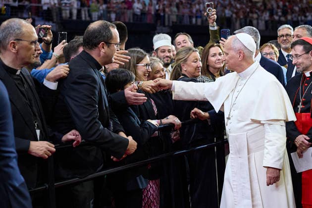 Pope Leo XIV presides over the meeting Weaving networks with the world of culture, education, business and sport in Madrid Pope Leo XIV during the meeting Weaving networks with the world of culture, education, business and sport , at the Movistar Arena, on June 6, 2026, in Madrid Spain The meeting entitled Weaving networks with the world of culture, education, business and sport brings together representatives from different fields to reflect on their contribution to society The event includes interventions and a space for dialogue around collaboration between civil institutions and the Church, The event includes speeches and a space for dialogue on collaboration between civil institutions and the Church 07 JUNE 2026 POPE LEON XIV WEVING N  Copyright: xJesusxHellin EuropaxPress Poolx 7579495