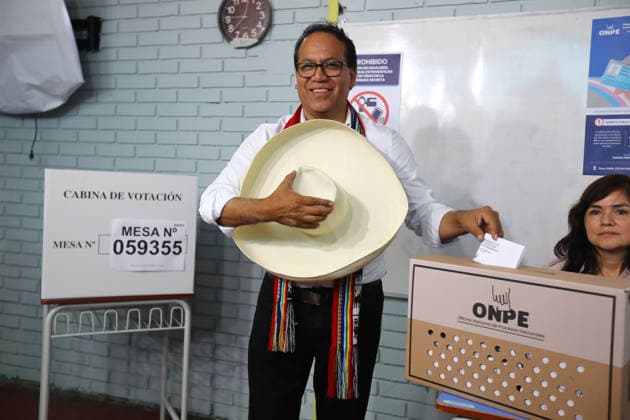 Second round of the Presidential Elections in Lima, Peru LIMA, PERU - JUNE 07: Leftist presidential candidate Roberto Sanchez of the Together for Peru (Juntos por el Peru) party cast his ballot at a polling station during the second round of the presidential elections in Lima, Peru on June 07, 2026. Jorge Cerdan Anadolu Lima Peru. Editorial use only. Please get in touch for any other usage.  Copyright: x2026xAnadoluxJorgexCerdanx