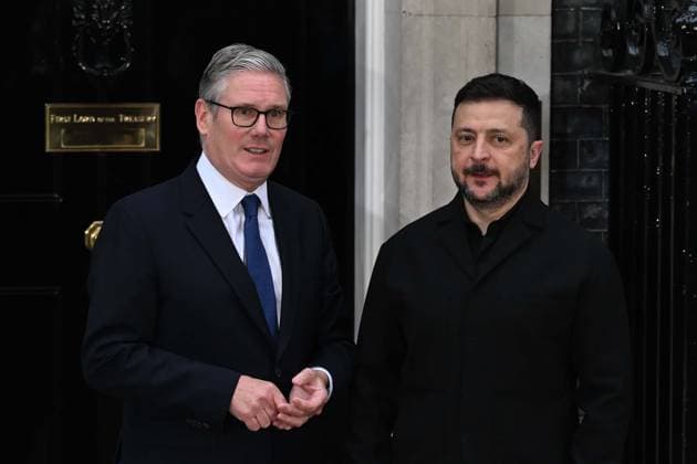 Leaders meet at Downing Street for Ukraine Summit LONDON, UNITED KINGDOM - JUNE 07: Ukrainian President Volodymyr Zelenskyy (R) arrives at 10 Downing Street to meet with British Prime Minister Keir Starmer (L), German Chancellor Friedrich Merz and French President Emmanuel Macron for talks focused on continued support and solidarity for Ukraine in London, United Kingdom on June 07, 2026. Rasid Necati Aslim Anadolu London United Kingdom. Editorial use only. Please get in touch for any other usage.  Copyright: x2026xAnadoluxRasidxNecatixAslimx