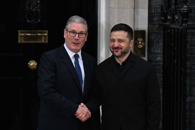Leaders meet at Downing Street for Ukraine Summit LONDON, UNITED KINGDOM - JUNE 07: Ukrainian President Volodymyr Zelenskyy (R) arrives at 10 Downing Street to meet with British Prime Minister Keir Starmer (L), German Chancellor Friedrich Merz and French President Emmanuel Macron for talks focused on continued support and solidarity for Ukraine in London, United Kingdom on June 07, 2026. Rasid Necati Aslim Anadolu London United Kingdom. Editorial use only. Please get in touch for any other usage.  Copyright: x2026xAnadoluxRasidxNecatixAslimx