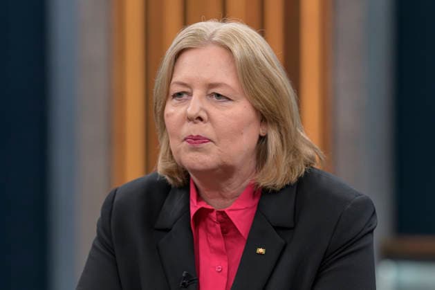 im Bild v.l.: Bärbel Bas (SPD), Parteivorsitzende, Bundesministerin für Arbeit und Soziales GER, Berlin, Studio, zu Gast bei - Caren Miosga, Polittalk, TV, Format, Aufzeichnung, Live, Das Erste, aus Adlershof - am Studio 20, Thema: Ist die SPD bereit für große Reformen, Frau Bas?, 07.06.2026, *** in the picture from l Bärbel Bas SPD , Party Chairwoman, Federal Minister of Labor and Social Affairs GER, Berlin, Studio, guest of Caren Miosga, Polittalk, TV, format, recording, live, Das Erste, from Adlershof at Studio 20, topic Is the SPD ready for major reforms, Ms. Bas , 07 06 2026, Copyright: HMBxMedia UwexKoch