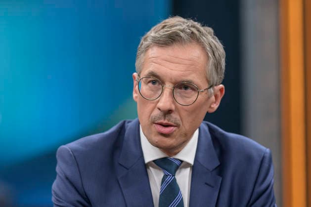 im Bild v.l.: Daniel Friedrich Sturm, Leiter Hauptstadtbüro, Der Tagesspiegel, GER, Berlin, Studio, zu Gast bei - Caren Miosga, Polittalk, TV, Format, Aufzeichnung, Live, Das Erste, aus Adlershof - am Studio 20, Thema: Ist die SPD bereit für große Reformen, Frau Bas?, 07.06.2026, *** in the picture from l Daniel Friedrich Sturm, Head of Capital Office, Der Tagesspiegel, GER, Berlin, Studio, guest of Caren Miosga, Polittalk, TV, format, recording, Live, Das Erste, from Adlershof at Studio 20, topic Is the SPD ready for major reforms, Ms. Bas , 07 06 2026, Copyright: HMBxMedia UwexKoch