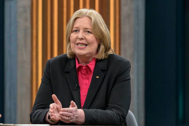 im Bild v.l.: Bärbel Bas (SPD), Parteivorsitzende, Bundesministerin für Arbeit und Soziales GER, Berlin, Studio, zu Gast bei - Caren Miosga, Polittalk, TV, Format, Aufzeichnung, Live, Das Erste, aus Adlershof - am Studio 20, Thema: Ist die SPD bereit für große Reformen, Frau Bas?, 07.06.2026, *** in the picture from l Bärbel Bas SPD , Party Chairwoman, Federal Minister of Labor and Social Affairs GER, Berlin, Studio, guest of Caren Miosga, Polittalk, TV, format, recording, live, Das Erste, from Adlershof at Studio 20, topic Is the SPD ready for major reforms, Ms. Bas , 07 06 2026, Copyright: HMBxMedia UwexKoch