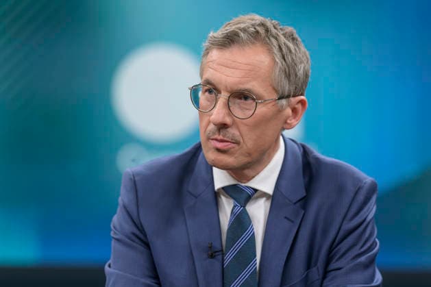 im Bild v.l.: Daniel Friedrich Sturm, Leiter Hauptstadtbüro, Der Tagesspiegel, GER, Berlin, Studio, zu Gast bei - Caren Miosga, Polittalk, TV, Format, Aufzeichnung, Live, Das Erste, aus Adlershof - am Studio 20, Thema: Ist die SPD bereit für große Reformen, Frau Bas?, 07.06.2026, *** in the picture from l Daniel Friedrich Sturm, Head of Capital Office, Der Tagesspiegel, GER, Berlin, Studio, guest of Caren Miosga, Polittalk, TV, format, recording, Live, Das Erste, from Adlershof at Studio 20, topic Is the SPD ready for major reforms, Ms. Bas , 07 06 2026, Copyright: HMBxMedia UwexKoch