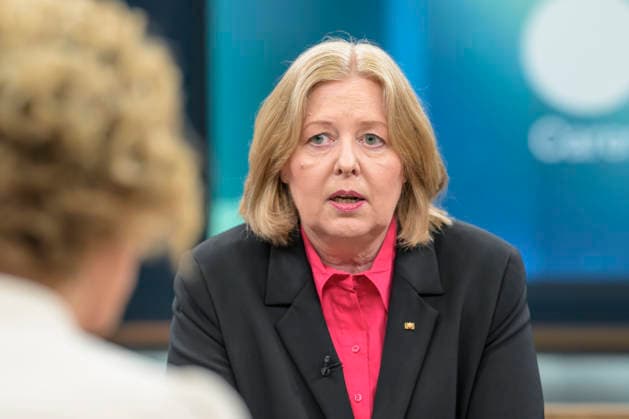 im Bild v.l.: Caren Miosga, Bärbel Bas (SPD), Parteivorsitzende, Bundesministerin für Arbeit und Soziales GER, Berlin, Studio, zu Gast bei - Caren Miosga, Polittalk, TV, Format, Aufzeichnung, Live, Das Erste, aus Adlershof - am Studio 20, Thema: Ist die SPD bereit für große Reformen, Frau Bas?, 07.06.2026, *** in the picture from l Caren Miosga, Bärbel Bas SPD , Party Chairwoman, Federal Minister of Labor and Social Affairs GER, Berlin, Studio, guest of Caren Miosga, Polittalk, TV, format, recording, Live, Das Erste, from Adlershof at Studio 20, topic Is the SPD ready for major reforms, Ms. Bas , 07 06 2026, Copyright: HMBxMedia UwexKoch