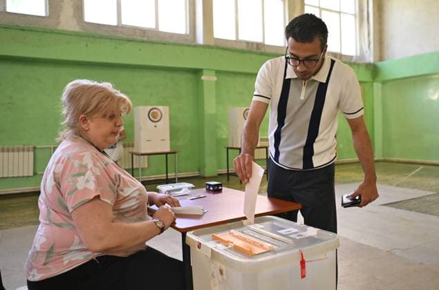 Armenia Parliamentary Election 9185277 07.06.2026 A man casts his ballot at a polling station during the Armenian parliamentary election in Yerevan, Armenia. Stringer Sputnik Yerevan Armenia  Copyright: xStringerx