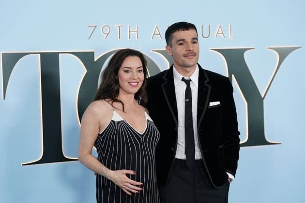 Aubrey Plaza, Christopher Abbott at arrivals for 79th Annual Tony Awards - Arrivals, Radio City Music Hall at Rockefeller Center, New York, NY, June 07, 2026. Photo By: Kristin Callahan Everett Collection 79th Annual Tony Awards - Arrivals PUBLICATIONXNOTxINxCANxCHNxFRAxITAxJPNxNORxPOLxRUSxESPxUKxUSA
