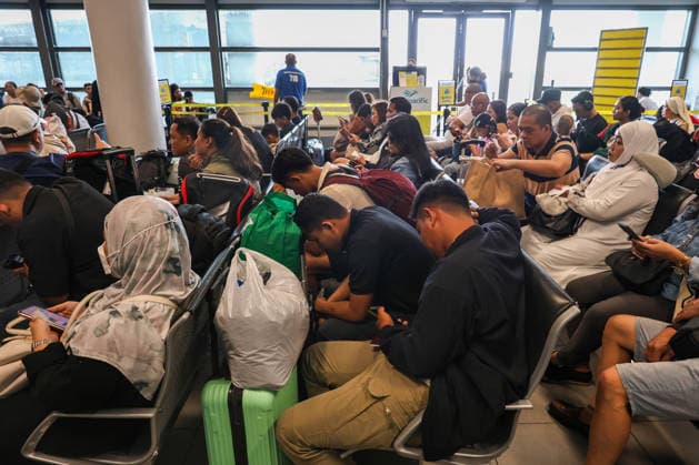 Reactions After Magnitude 7.8 Earthquake Strikes Southern Philippines PASAY CITY, PHILIPPINES - JUNE 8: Passengers bound for the quake-hit city of General Santos wait for flight departure , following a powerful magnitude 7.8 earthquake that struck Southern Philippines, at the domestic departure area at NAIA airport, Pasay City, Philippines, on June 8, 2026. Multiple buildings across the Mindanao region have reportedly been damaged or collapsed. Rescue operations are underway. Daniel Ceng Anadolu Pasay City Philippines. Editorial use only. Please get in touch for any other usage.  Copyright: x2026xAnadoluxDanielxCengx
