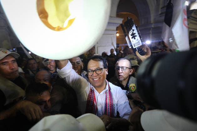 Peru Presidential Elections 2026 LIMA, PERU - JUNE 07: Roberto Sanchez, a presidential candidate for the Together for Peru party, in San Martin Square before hundreds of his supporters in Lima, Peru, on June 07, 2026. The latest results from the National Office of Electoral Processes (ONPE) show Roberto Sanchez as the current winner. Jorge Cerdan Anadolu Lima Peru. Editorial use only. Please get in touch for any other usage.  Copyright: x2026xAnadoluxJorgexCerdanx