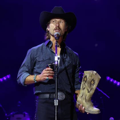 CMA Music Festival - Day 4 Glen Powell onstage at day four of the CMA Music Festival held at Nissan Stadium on June 7, 2026 in Nashville, TN. Nashville Nissan Stadium Tennessee USA Copyright: xCurtisxHilbunx xAFF-USA.comx