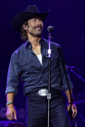 CMA Music Festival - Day 4 Glen Powell onstage at day four of the CMA Music Festival held at Nissan Stadium on June 7, 2026 in Nashville, TN. Nashville Nissan Stadium Tennessee USA Copyright: xCurtisxHilbunx xAFF-USA.comx