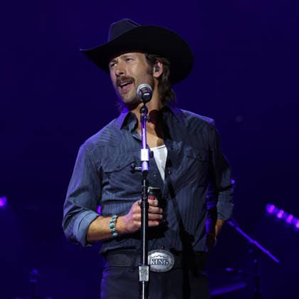 CMA Music Festival - Day 4 Glen Powell onstage at day four of the CMA Music Festival held at Nissan Stadium on June 7, 2026 in Nashville, TN. Nashville Nissan Stadium Tennessee USA Copyright: xCurtisxHilbunx xAFF-USA.comx