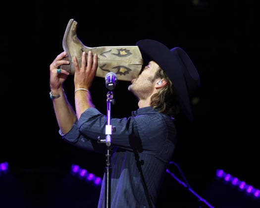 CMA Music Festival - Day 4 Glen Powell onstage at day four of the CMA Music Festival held at Nissan Stadium on June 7, 2026 in Nashville, TN. Nashville Nissan Stadium Tennessee USA Copyright: xCurtisxHilbunx xAFF-USA.comx