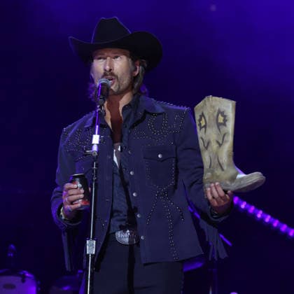 CMA Music Festival - Day 4 Glen Powell onstage at day four of the CMA Music Festival held at Nissan Stadium on June 7, 2026 in Nashville, TN. Nashville Nissan Stadium Tennessee USA Copyright: xCurtisxHilbunx xAFF-USA.comx